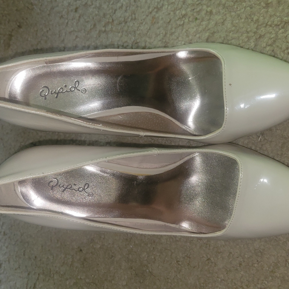 Qupid Women's Cream Pumps